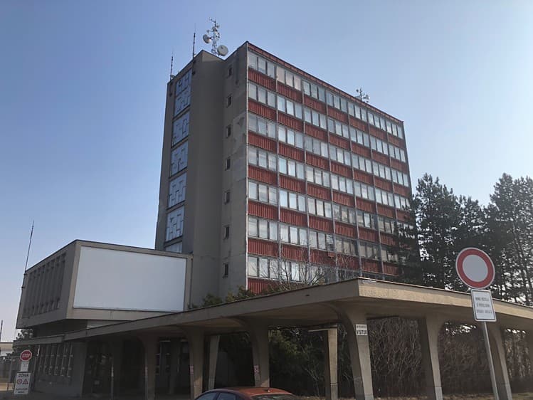 Prodej komerční nemovitosti 3 330 m²