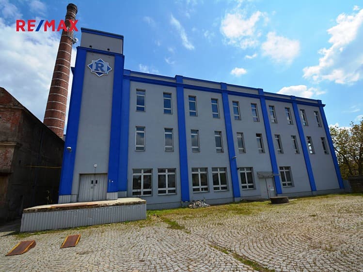 Pronájem výrobní haly, prostoru 1 422 m²