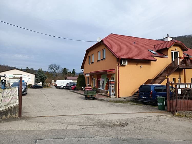 Pronájem skladového prostoru 372 m²