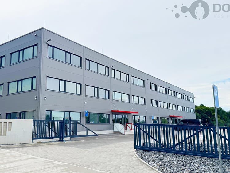 Pronájem kanceláře 452 m²