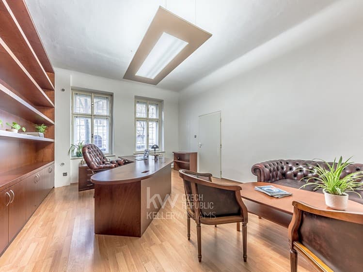 Pronájem kanceláře 270 m²