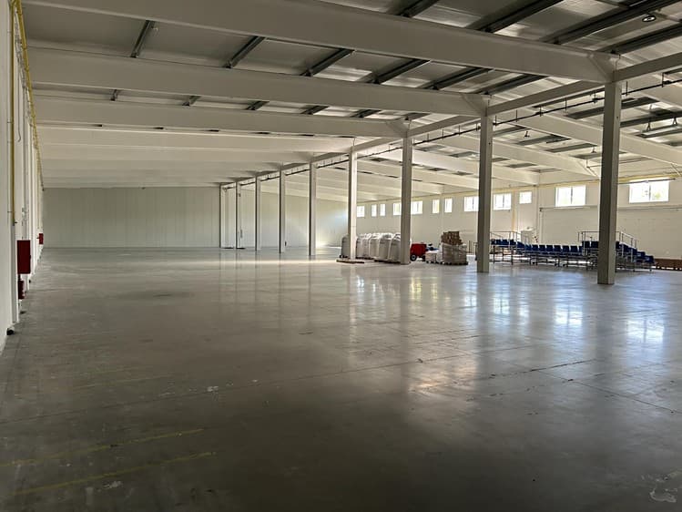 Pronájem výrobní haly, prostoru 3 000 m²