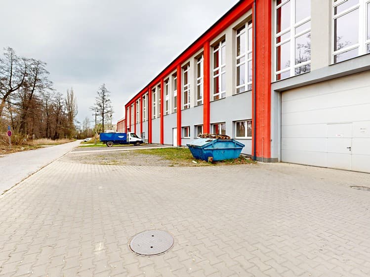 Pronájem výrobní haly, prostoru 1 062 m²
