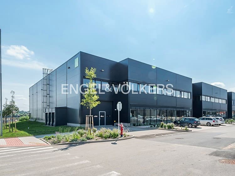 Pronájem skladového prostoru 1 095 m²