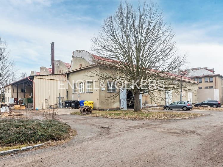 Pronájem komerční nemovitosti 3 100 m²