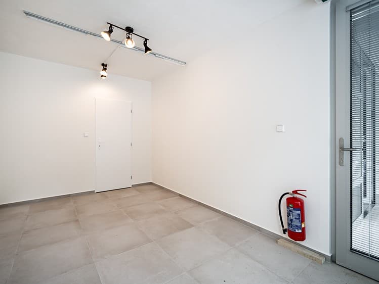 Pronájem obchodního prostoru 16 m²