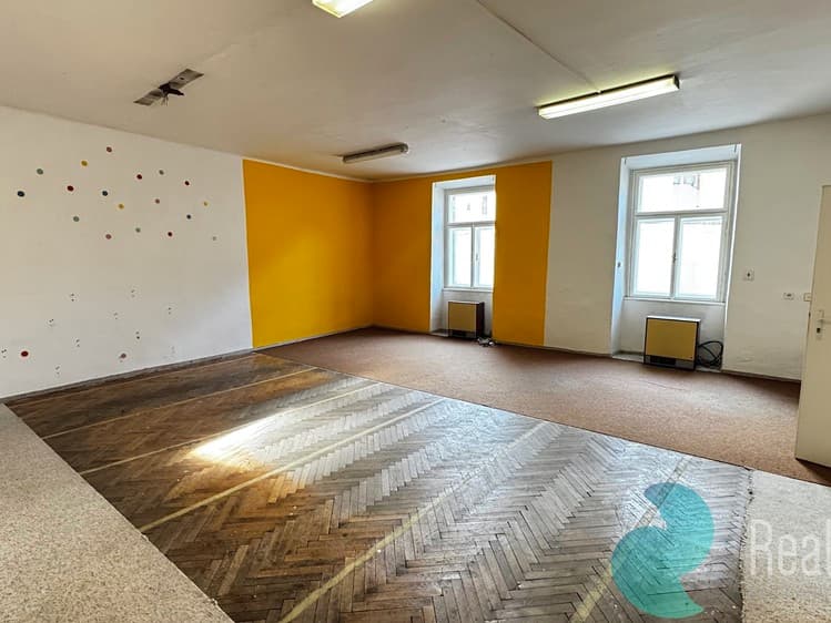 Pronájem kanceláře 200 m²