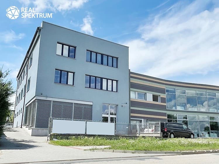Pronájem kanceláře 684 m²