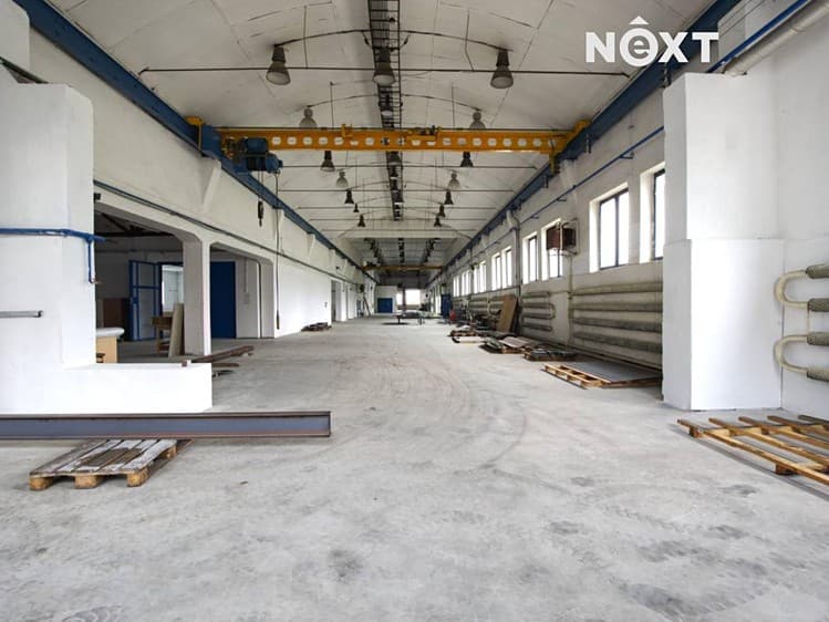 Pronájem výrobní haly, prostoru 2 134 m²