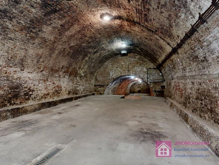 Prodej vinného sklepa 125 m²