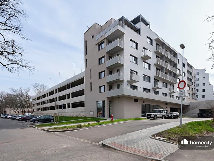 Prodej garážového stání 13 m²