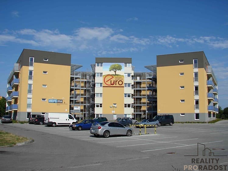 Pronájem garážového stání 11 m²