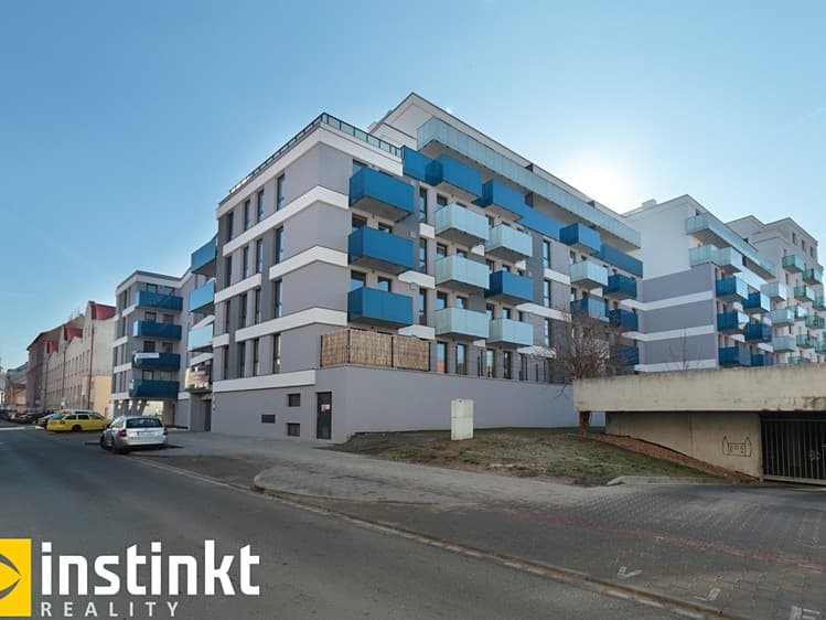 Pronájem garážového stání 20 m²