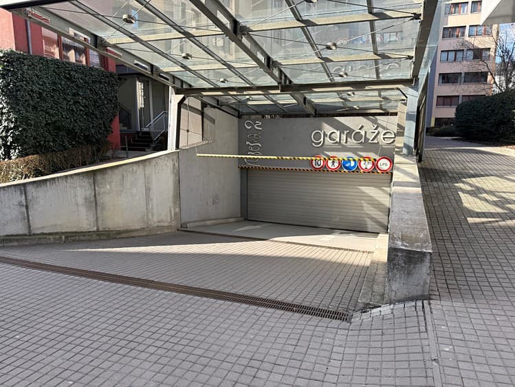 Pronájem garážového stání 13 m²