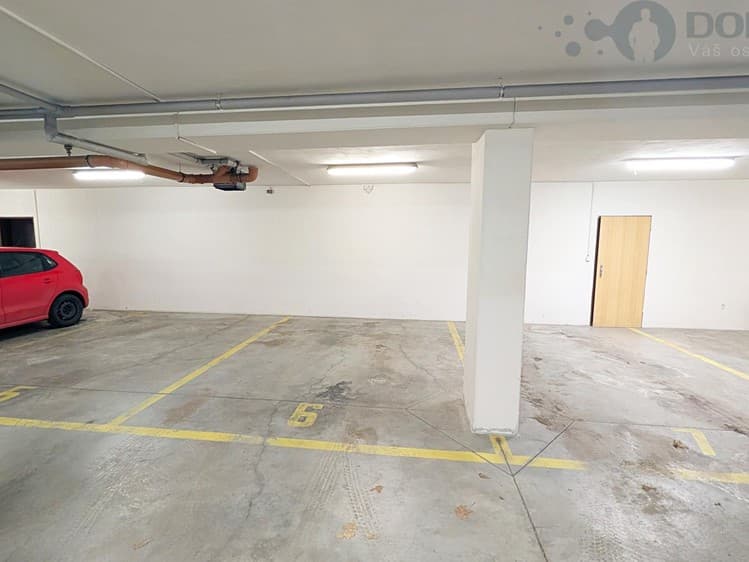 Pronájem garážového stání 14 m²