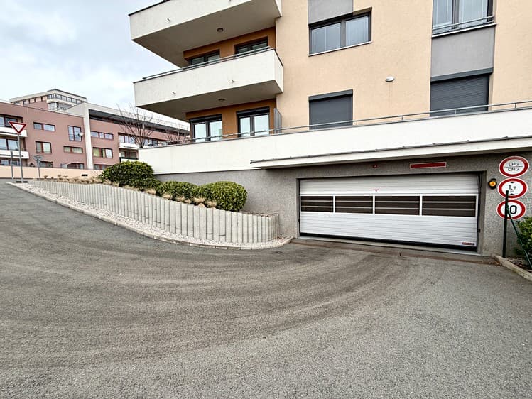 Pronájem garážového stání 16 m²