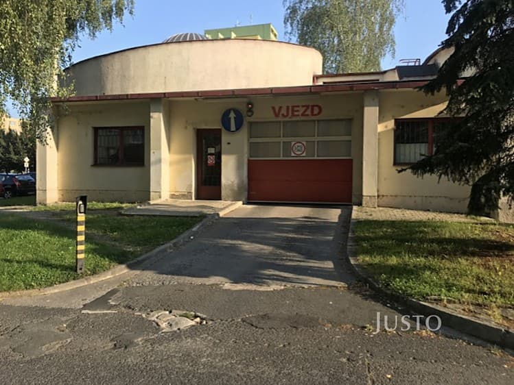 Pronájem garážového stání 16 m²