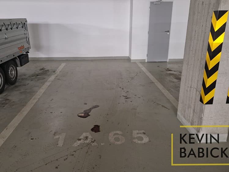 Pronájem garážového stání 13 m²