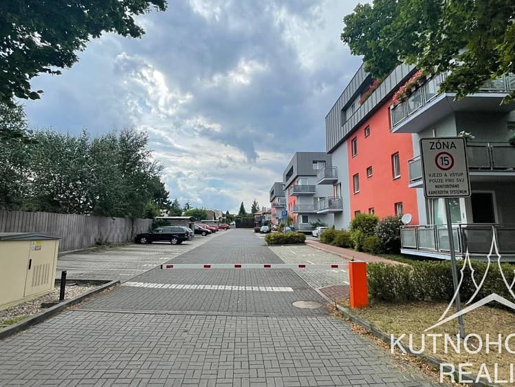 Pronájem garážového stání 12 m²