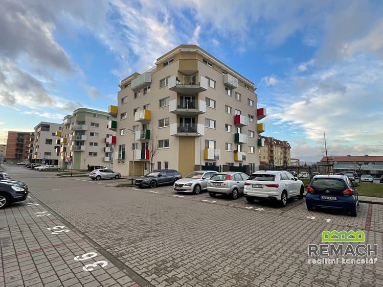Pronájem garážového stání 68 m²