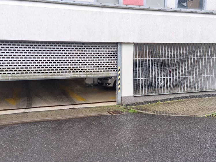 Pronájem garážového stání 16 m²
