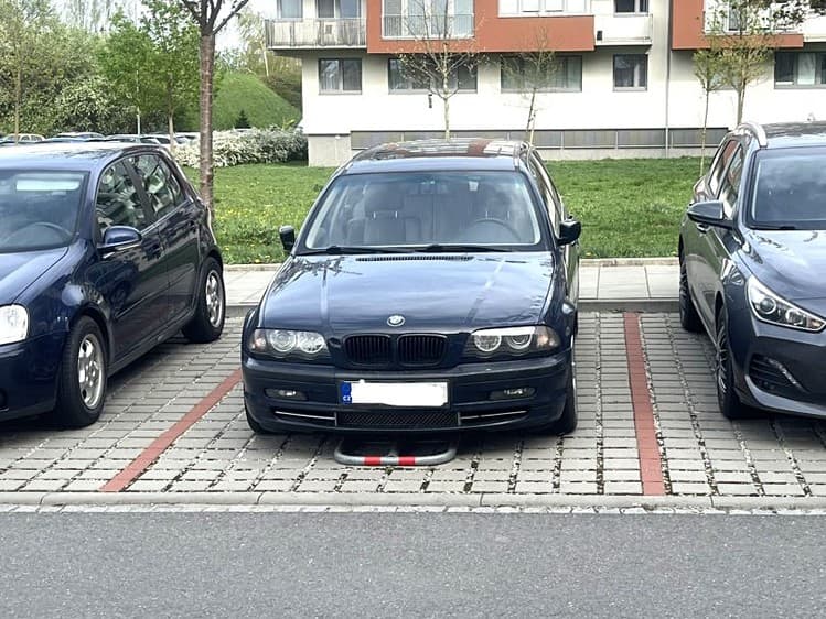 Pronájem garážového stání 12 m²