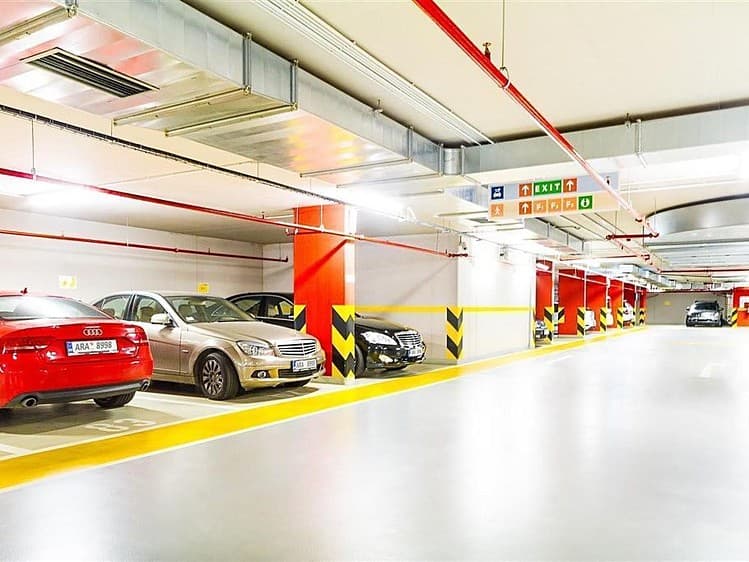 Pronájem garážového stání 15 m²