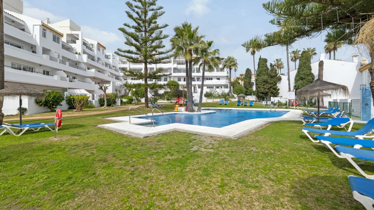 Este apartamento, cuidadosamente presentado, se encuentra en la codiciada zona de Marina del Sol en Mijas Costa, Málaga,