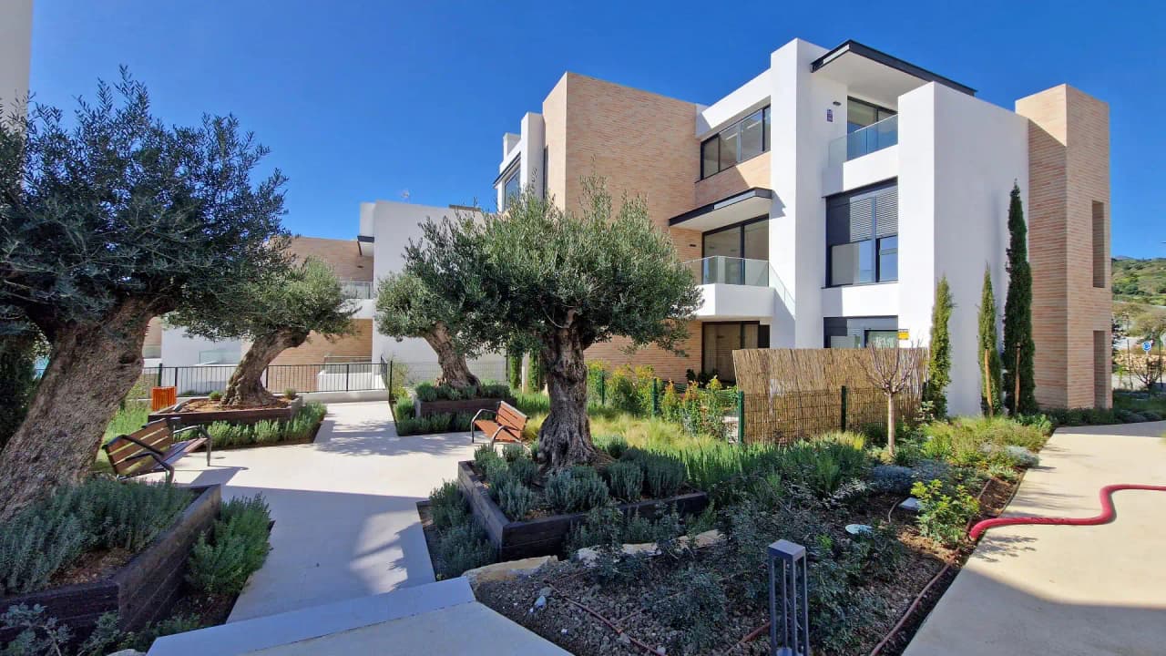 Fantástico apartamento de 3 dormitorios a estrenar, en planta baja en el complejo recién construido en Residencial Senda