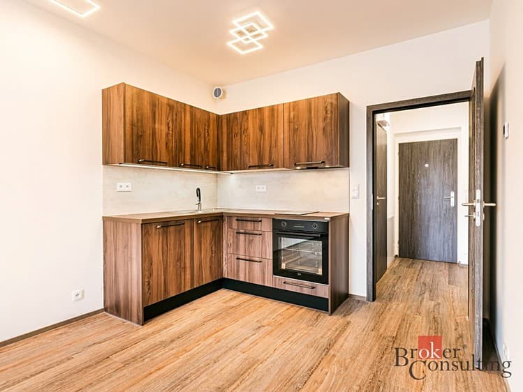 Pronájem bytu 1+kk 27 m²