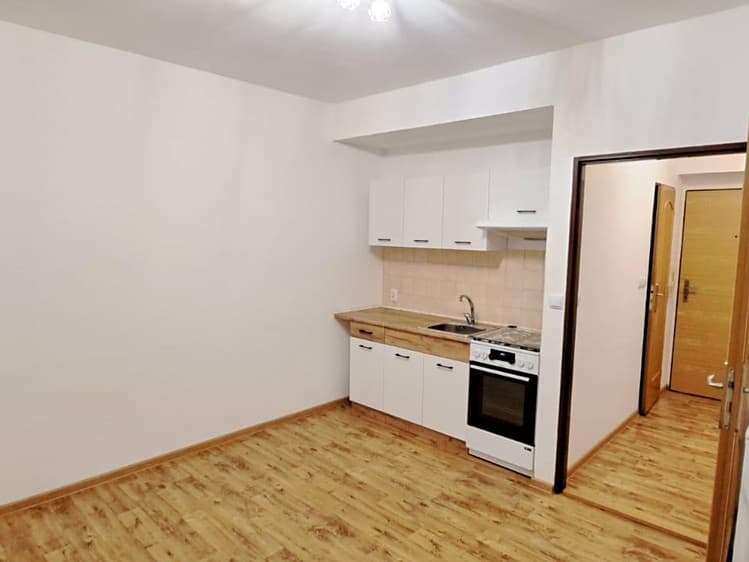 Pronájem bytu 1+kk 32 m²