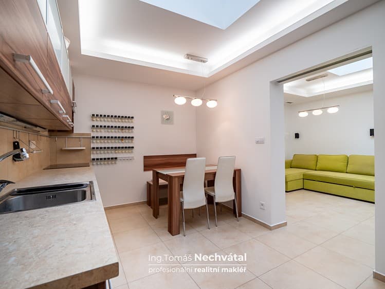 Pronájem bytu 2+1 48 m² (Jednopodlažní)