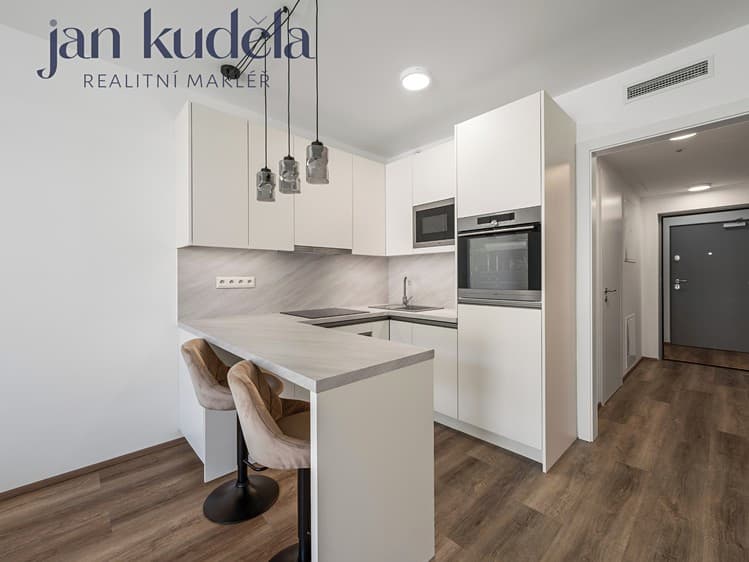 Pronájem bytu 1+kk 33 m²