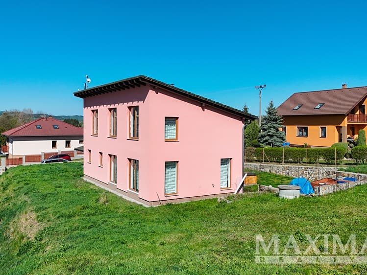 Prodej rodinného domu 250 m², pozemek 1 421 m²