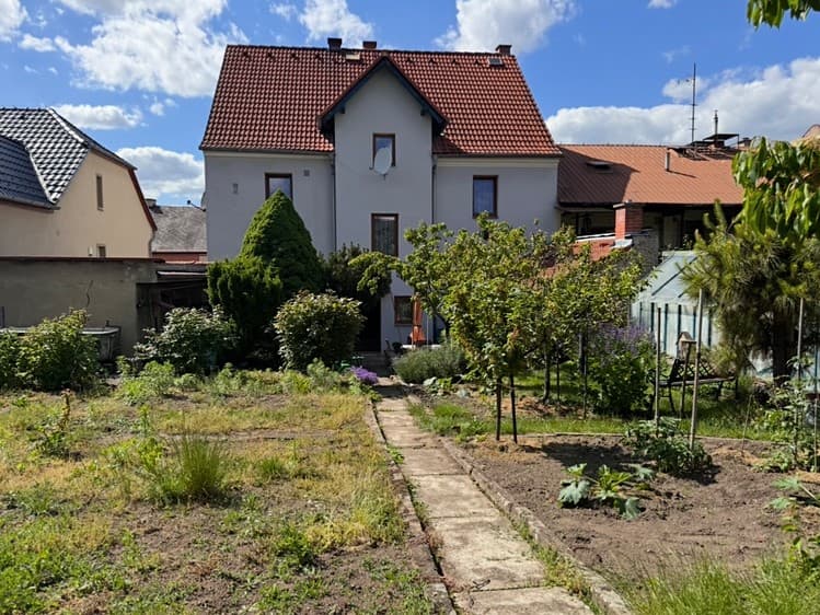 Prodej rodinného domu 230 m², pozemek 484 m²