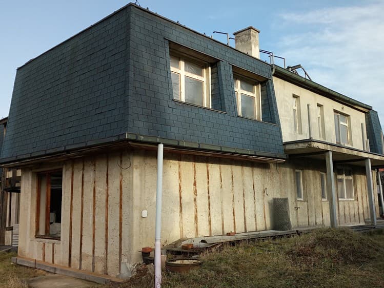 Prodej rodinného domu 925 m², pozemek 1 750 m²