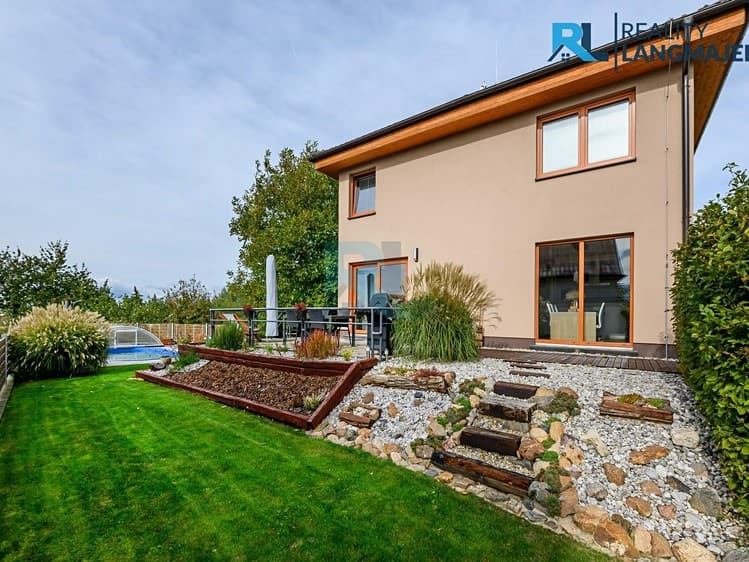 Prodej rodinného domu 183 m², pozemek 724 m²