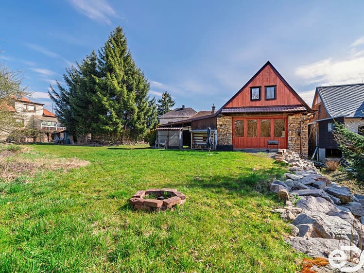 Prodej rodinného domu 180 m², pozemek 2 143 m²