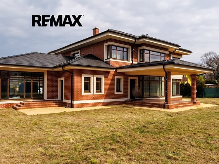Prodej rodinného domu 363 m², pozemek 1 608 m²