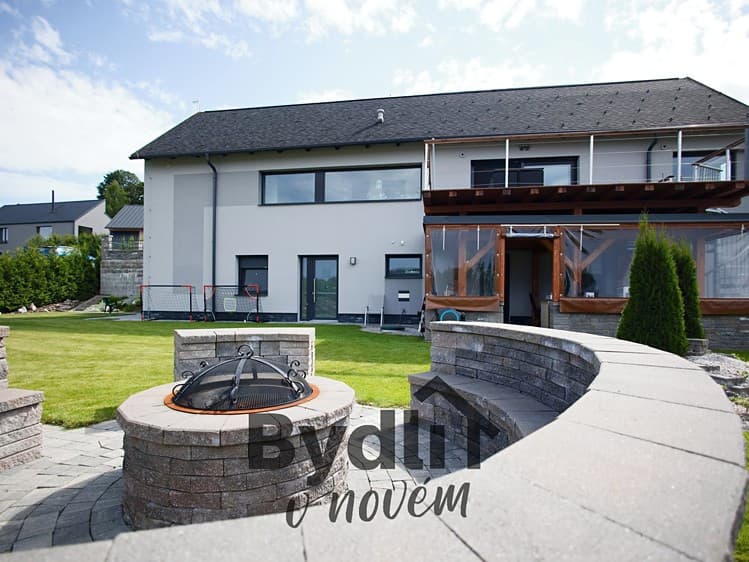 Prodej rodinného domu 226 m², pozemek 1 913 m²