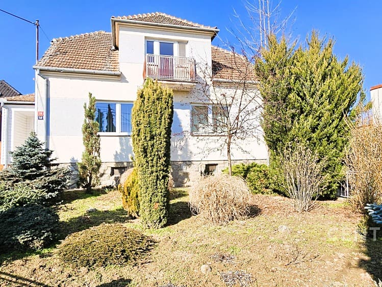 Prodej rodinného domu 200 m², pozemek 1 951 m²