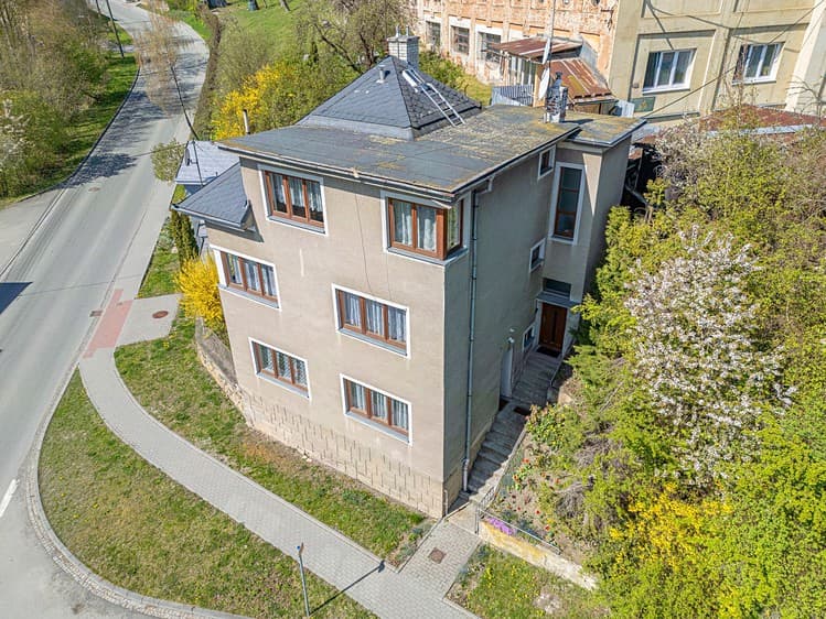 Prodej rodinného domu 230 m², pozemek 216 m²