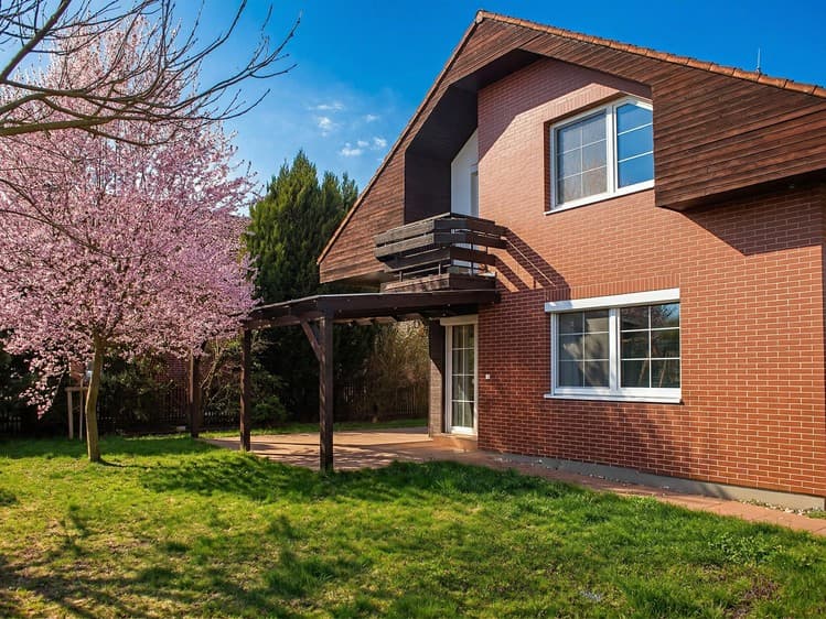 Prodej rodinného domu 240 m², pozemek 745 m²