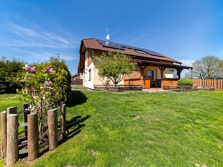 Prodej rodinného domu 282 m², pozemek 1 050 m²