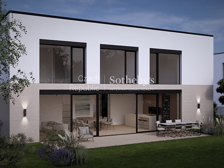 Prodej rodinného domu 310 m², pozemek 921 m²
