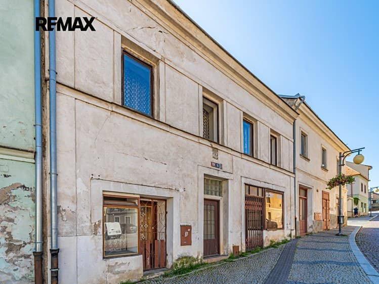 Prodej rodinného domu 243 m², pozemek 156 m²