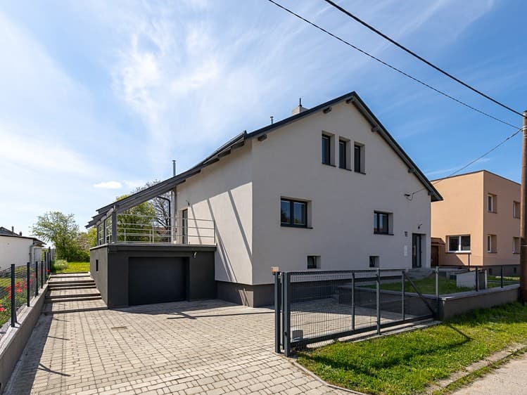 Prodej rodinného domu 342 m², pozemek 1 015 m²