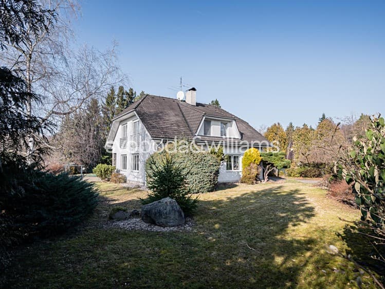 Prodej rodinného domu 270 m², pozemek 2 086 m²