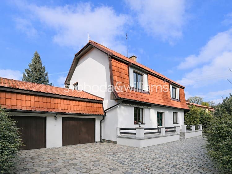 Prodej rodinného domu 160 m², pozemek 1 061 m²