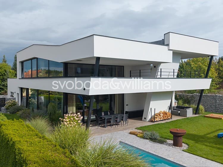 Prodej rodinného domu 281 m², pozemek 815 m²